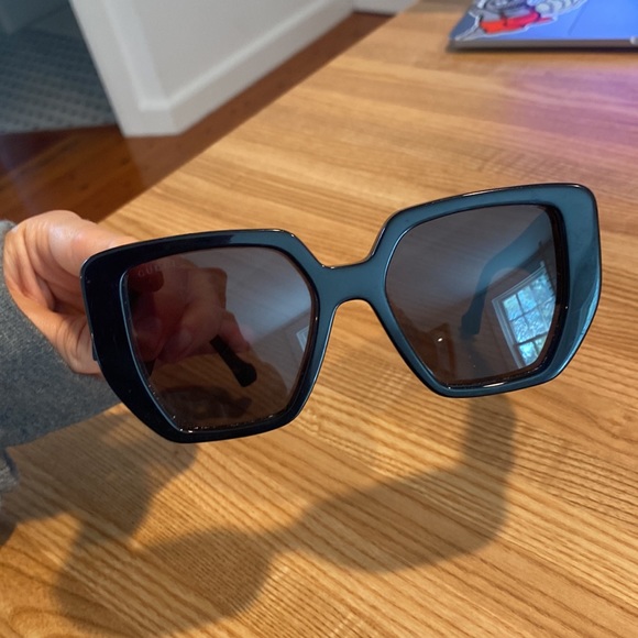 GUCCI OVERSIZE SUNGLASSES - Picture 11 of 16